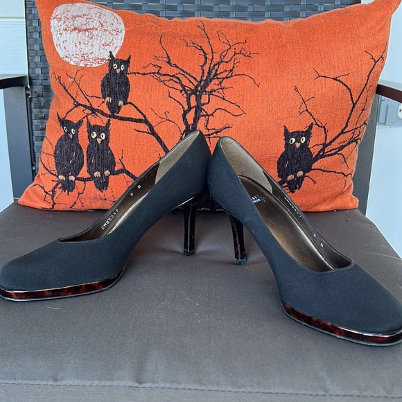 NWOT Stuart Weitzman Heels - Picture 4 of 7